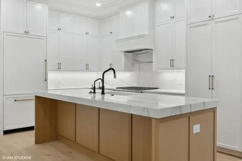 957 North Winchester Parkway Chicago IL 60622