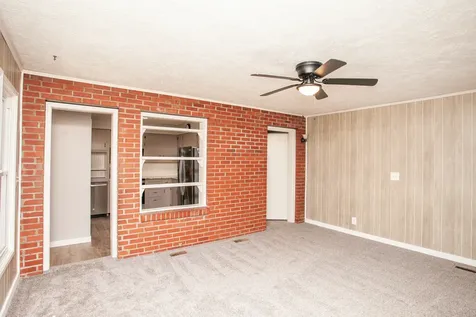 9 Riser Avenue Bloomington IL 61701