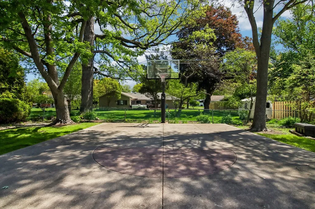 6N013 Acacia Lane Medinah IL 60157