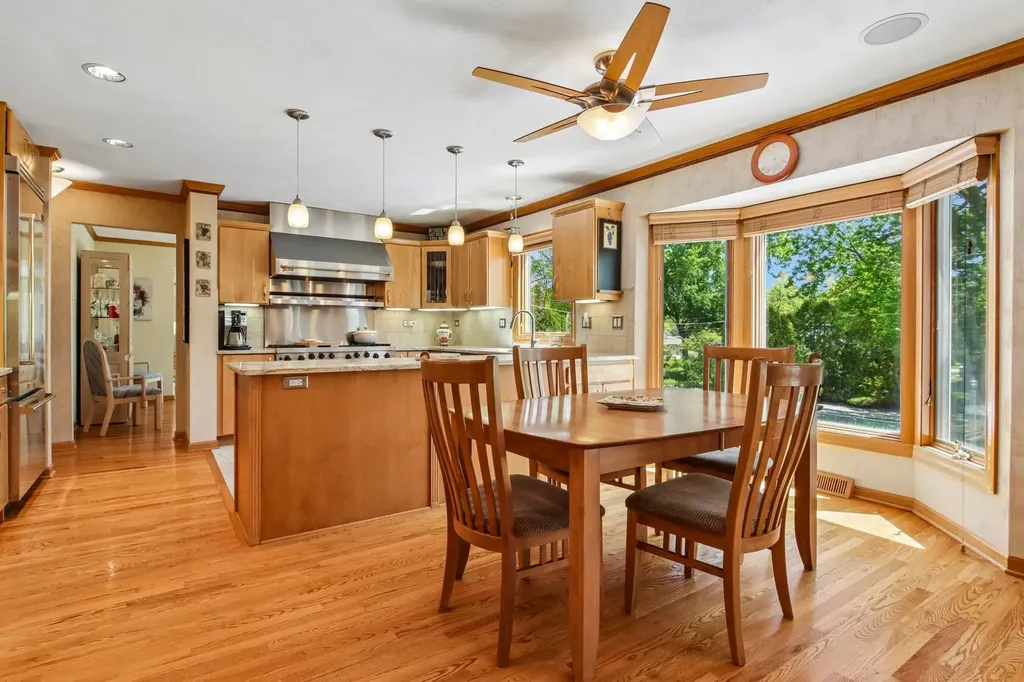 6N013 Acacia Lane Medinah IL 60157