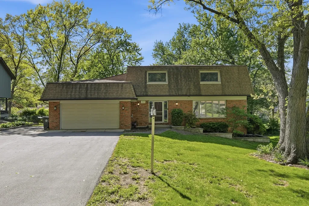 10S324 East Hampshire Lane Willowbrook IL 60527