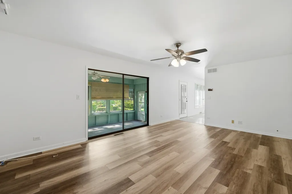 10S324 East Hampshire Lane Willowbrook IL 60527
