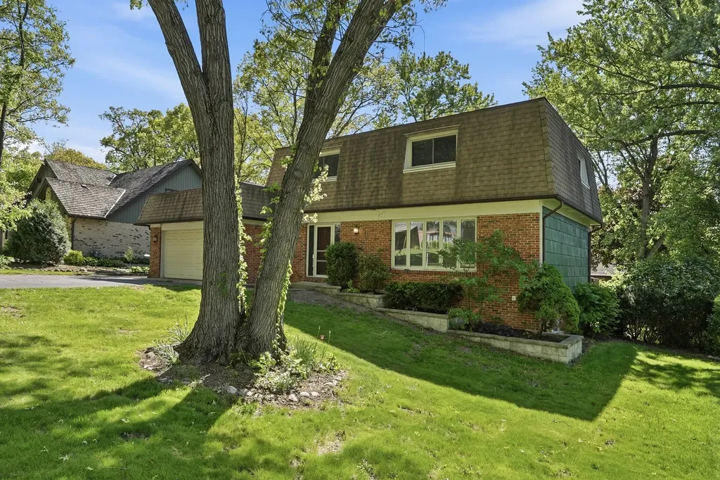 10S324 East Hampshire Lane Willowbrook IL 60527