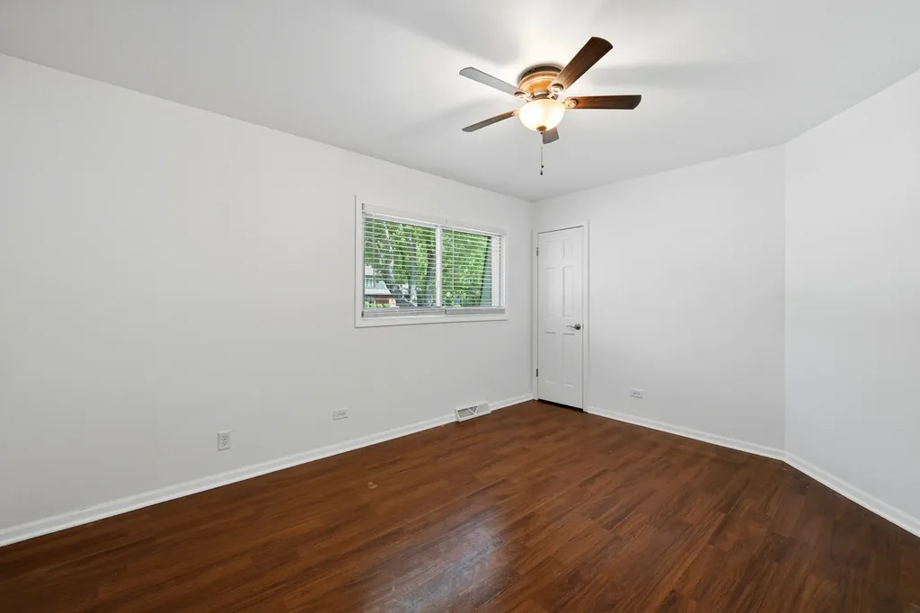 10S324 East Hampshire Lane Willowbrook IL 60527