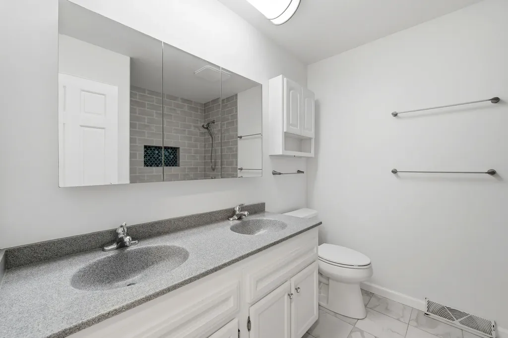 10S324 East Hampshire Lane Willowbrook IL 60527