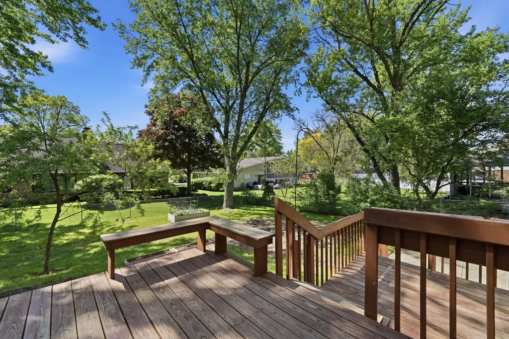 10S324 East Hampshire Lane Willowbrook IL 60527