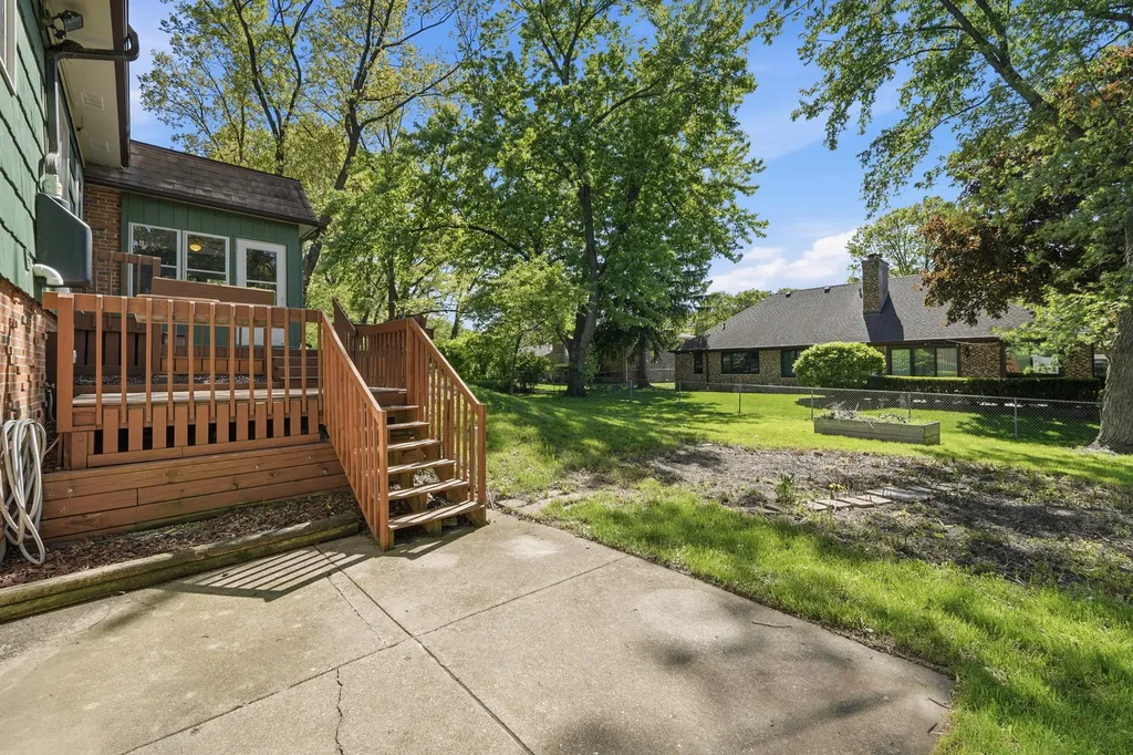 10S324 East Hampshire Lane Willowbrook IL 60527