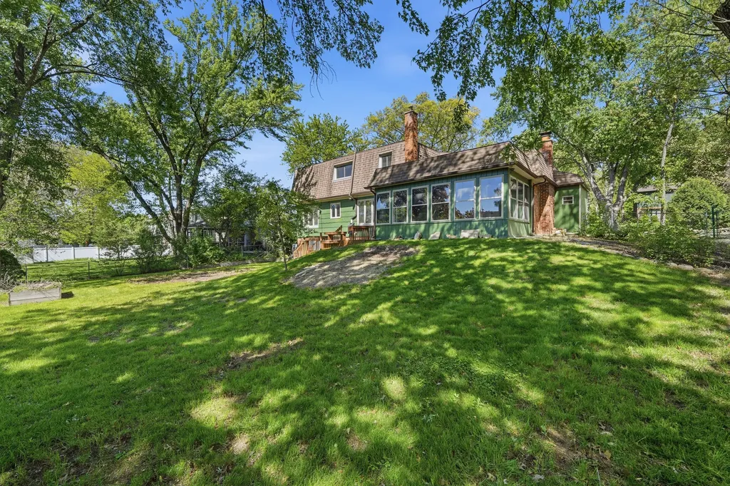 10S324 East Hampshire Lane Willowbrook IL 60527