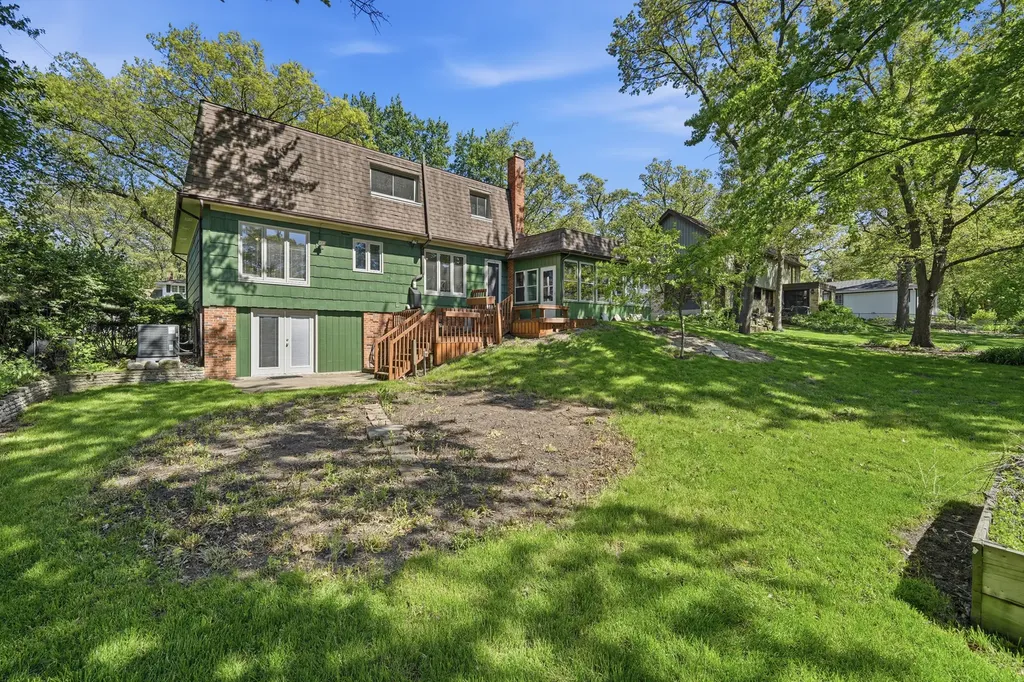 10S324 East Hampshire Lane Willowbrook IL 60527