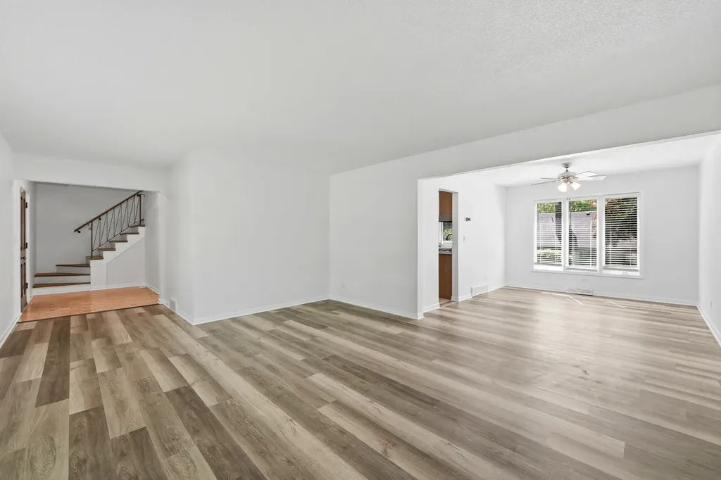 10S324 East Hampshire Lane Willowbrook IL 60527