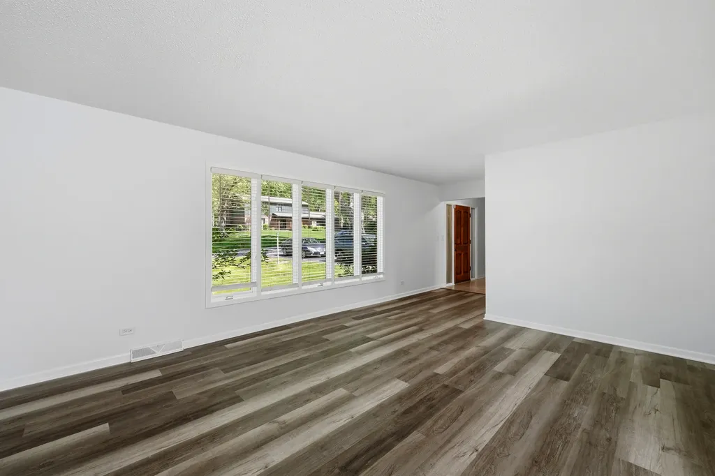 10S324 East Hampshire Lane Willowbrook IL 60527