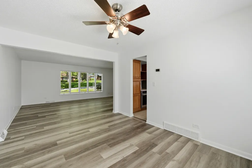 10S324 East Hampshire Lane Willowbrook IL 60527