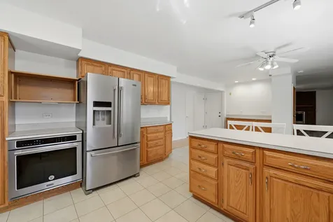 10S324 East Hampshire Lane Willowbrook IL 60527