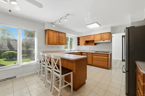 10S324 East Hampshire Lane Willowbrook IL 60527