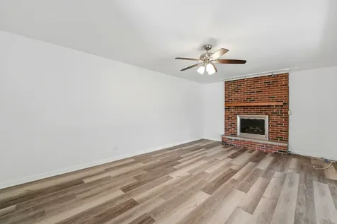 10S324 East Hampshire Lane Willowbrook IL 60527