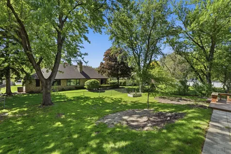 10S324 East Hampshire Lane Willowbrook IL 60527