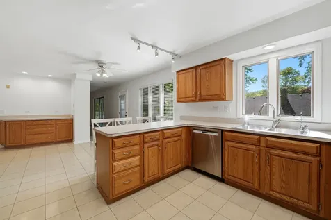10S324 East Hampshire Lane Willowbrook IL 60527