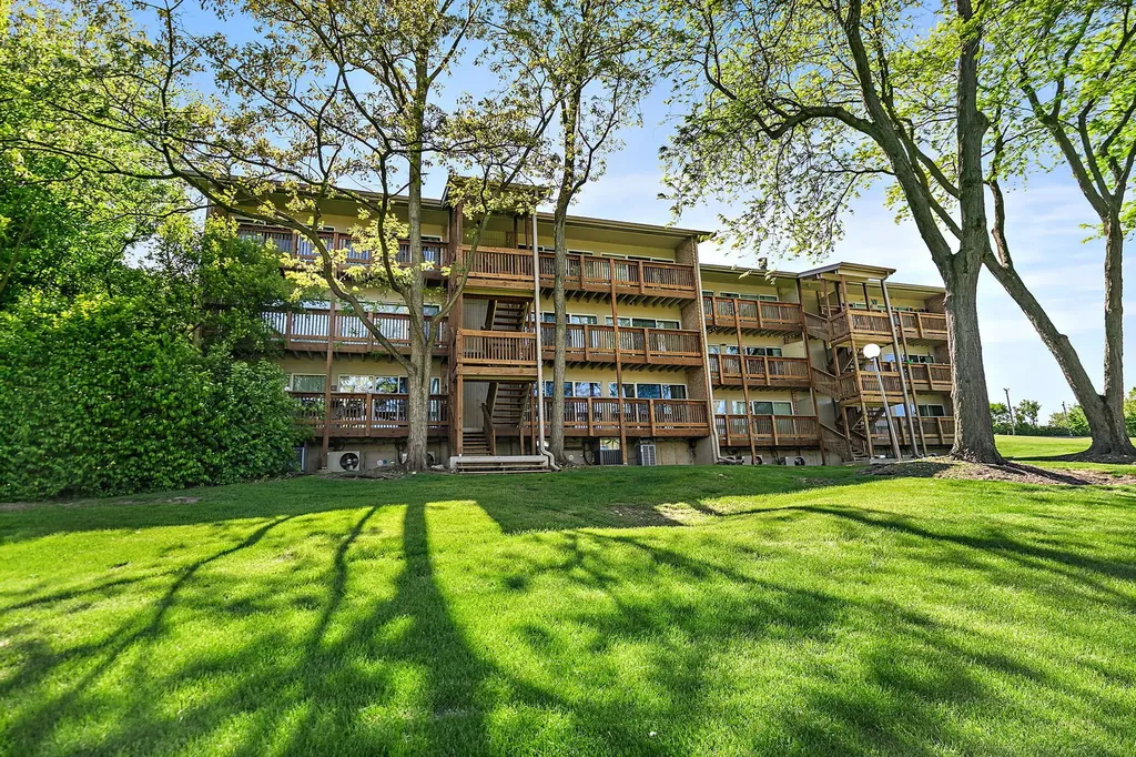 5803 Oakwood Drive Lisle IL 60532