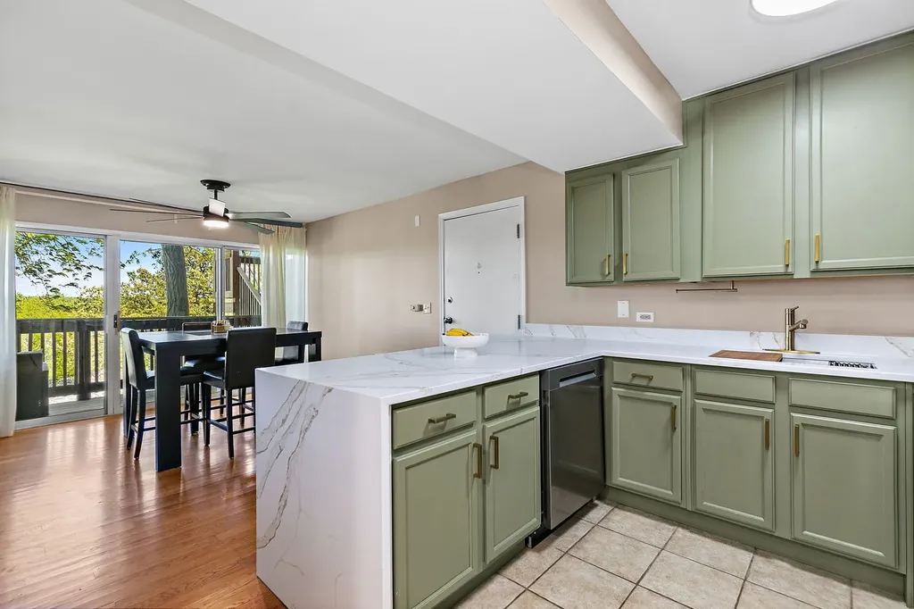5803 Oakwood Drive Lisle IL 60532