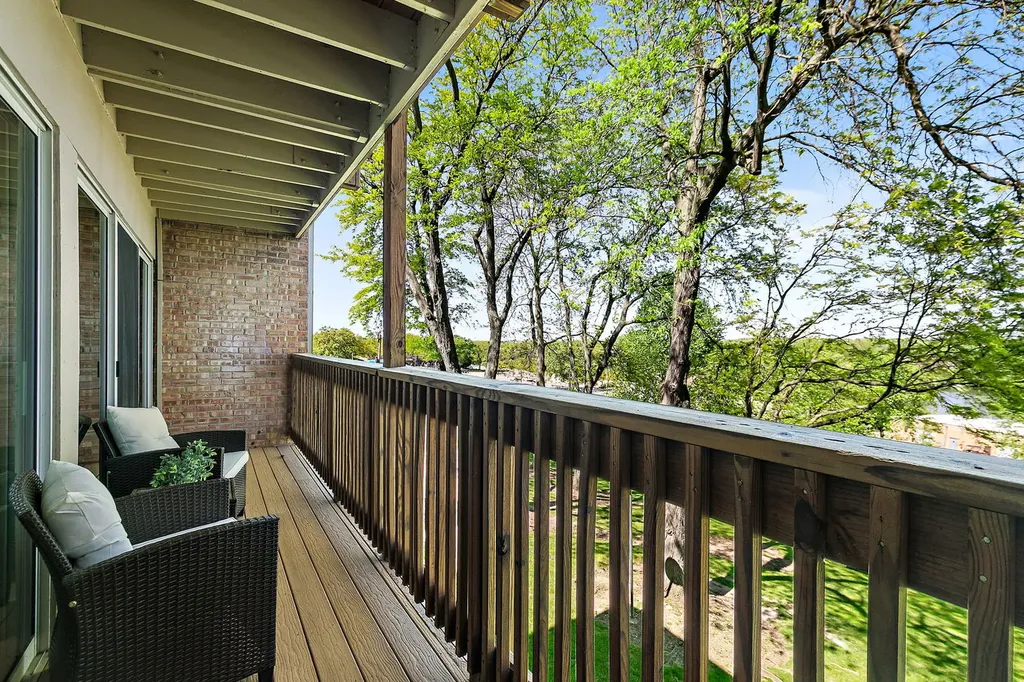 5803 Oakwood Drive Lisle IL 60532