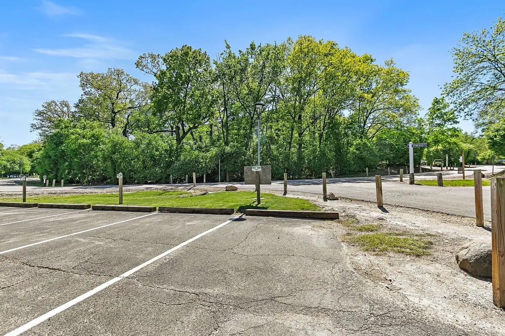 5803 Oakwood Drive Lisle IL 60532