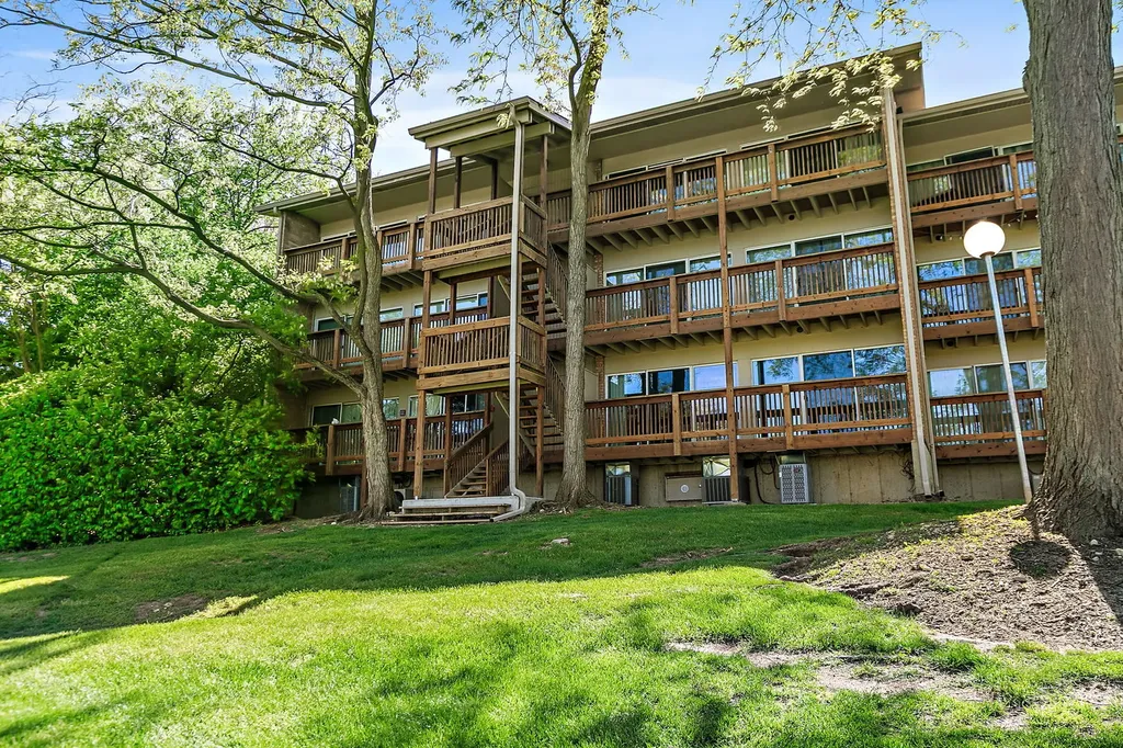 5803 Oakwood Drive Lisle IL 60532