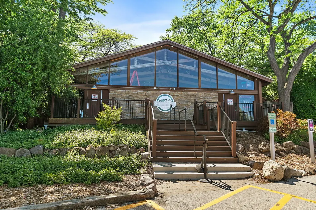 5803 Oakwood Drive Lisle IL 60532