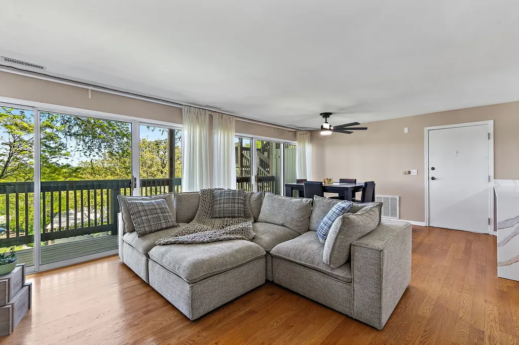 5803 Oakwood Drive Lisle IL 60532