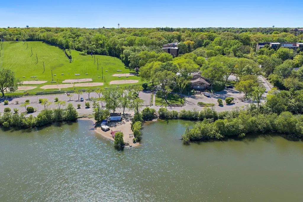 5803 Oakwood Drive Lisle IL 60532