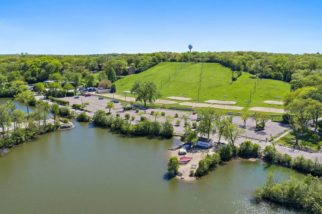 5803 Oakwood Drive Lisle IL 60532