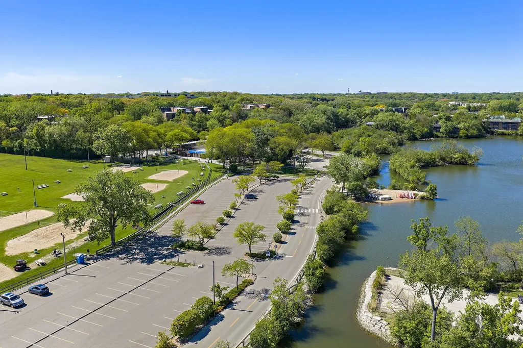 5803 Oakwood Drive Lisle IL 60532