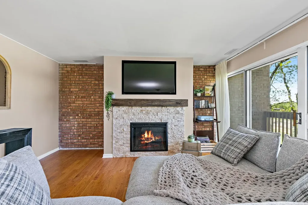 5803 Oakwood Drive Lisle IL 60532