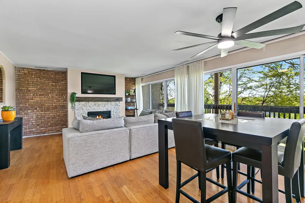 5803 Oakwood Drive Lisle IL 60532