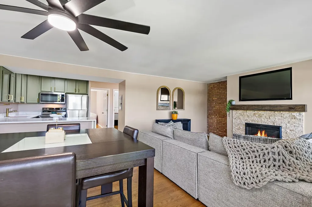 5803 Oakwood Drive Lisle IL 60532