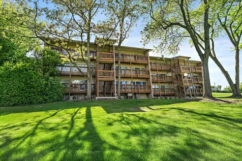 5803 Oakwood Drive Lisle IL 60532