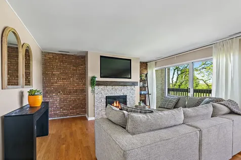 5803 Oakwood Drive Lisle IL 60532