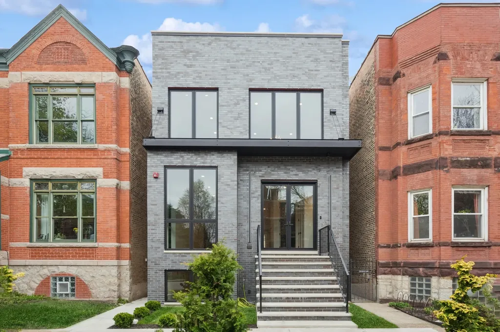 2434 West Superior Street Chicago IL 60612