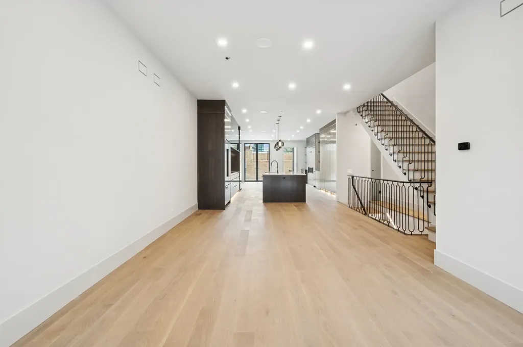 2434 West Superior Street Chicago IL 60612