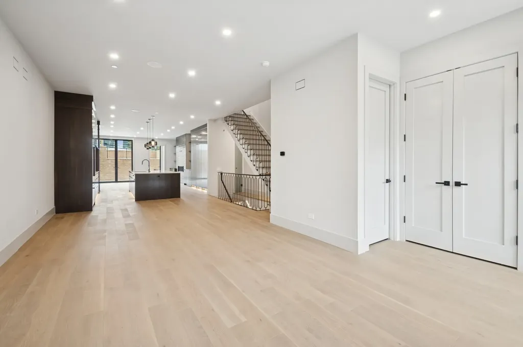 2434 West Superior Street Chicago IL 60612