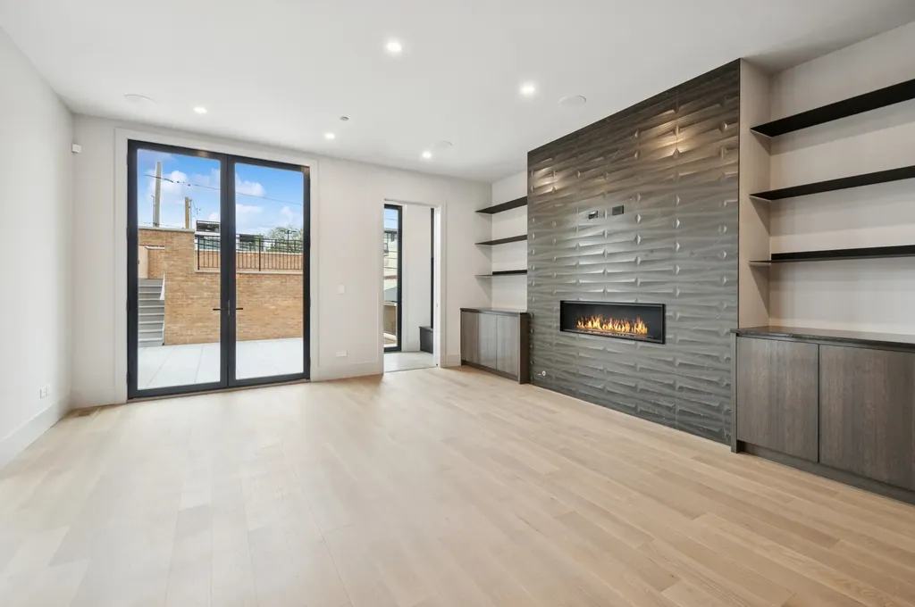 2434 West Superior Street Chicago IL 60612