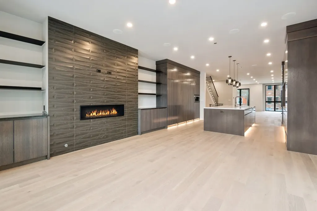 2434 West Superior Street Chicago IL 60612