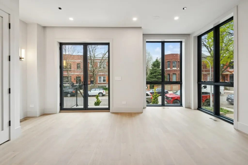 2434 West Superior Street Chicago IL 60612