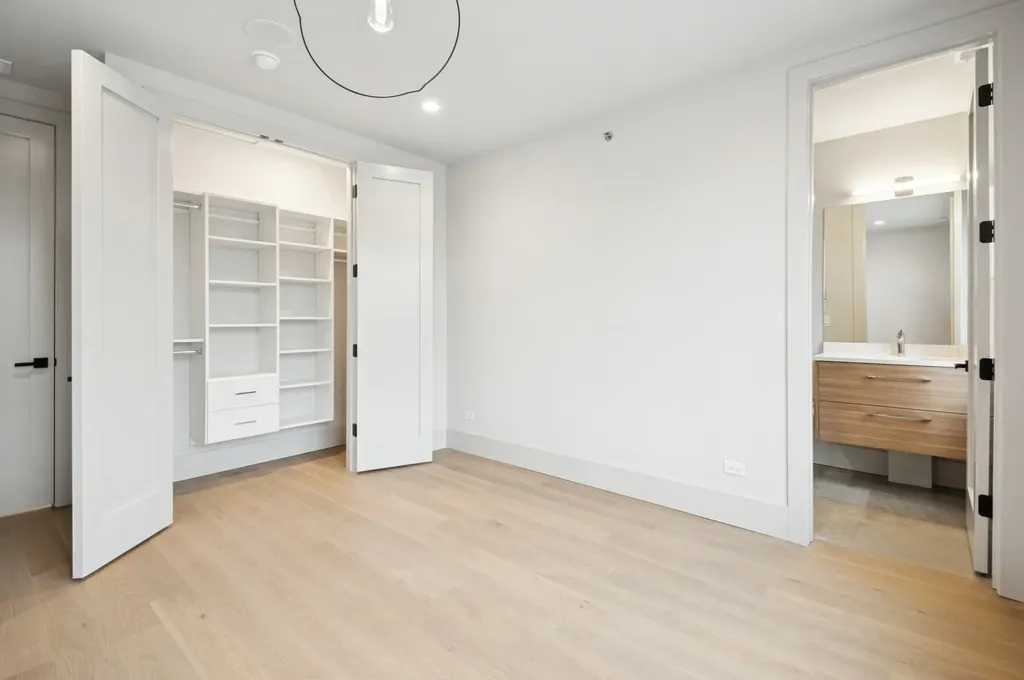 2434 West Superior Street Chicago IL 60612