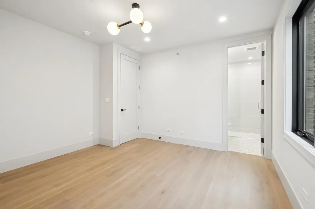2434 West Superior Street Chicago IL 60612