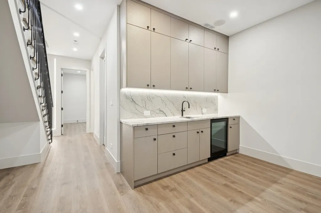 2434 West Superior Street Chicago IL 60612