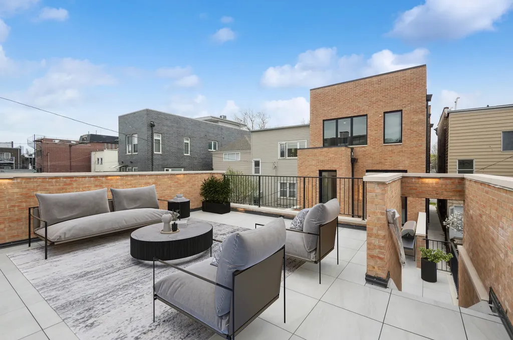 2434 West Superior Street Chicago IL 60612
