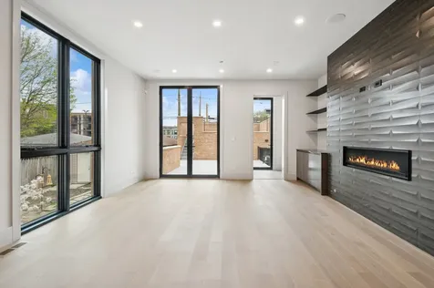 2434 West Superior Street Chicago IL 60612
