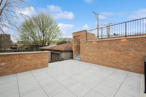 2434 West Superior Street Chicago IL 60612