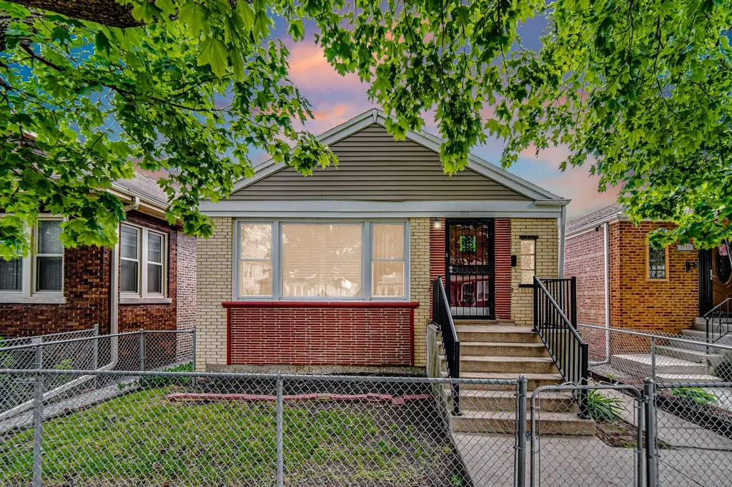 9111 South Kingston Avenue Chicago IL 60617
