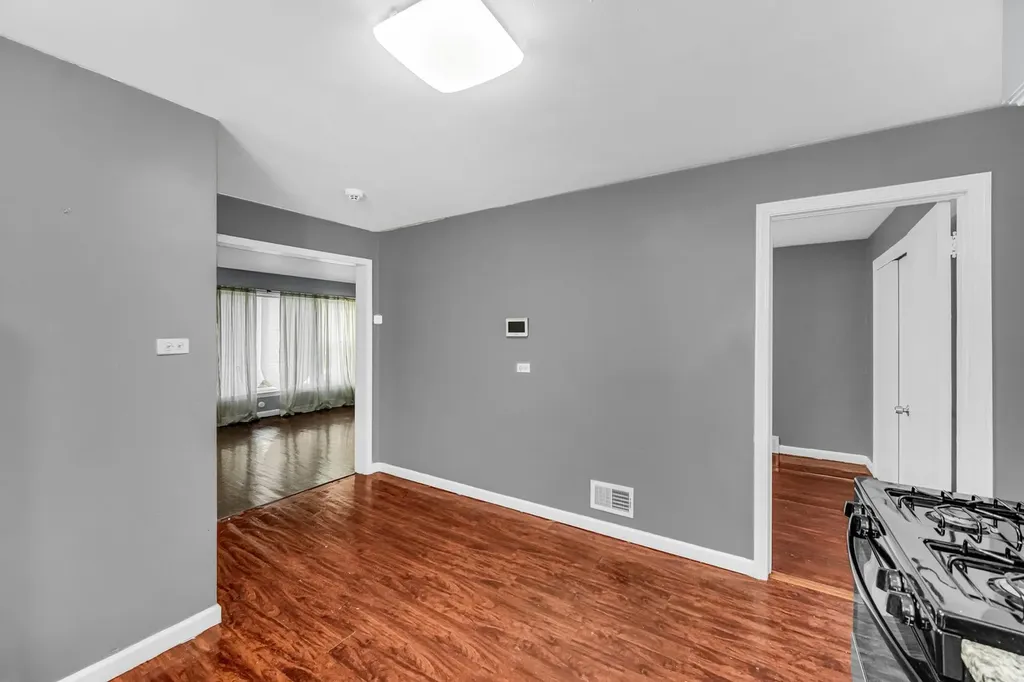 9111 South Kingston Avenue Chicago IL 60617